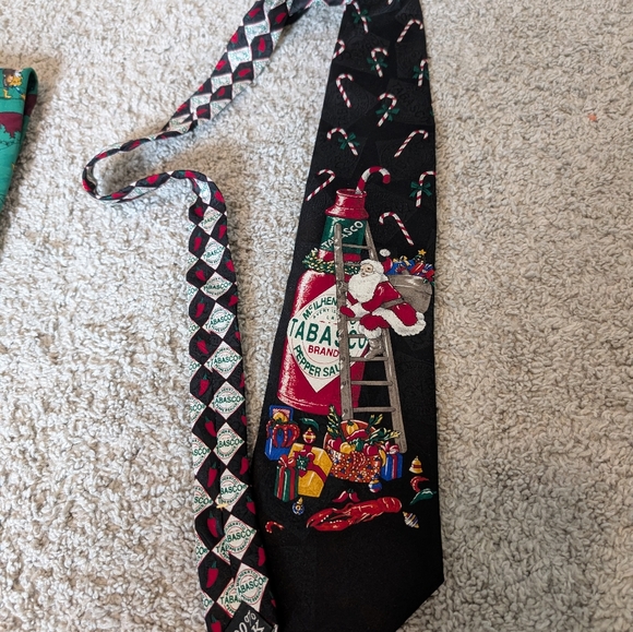 Tabasco Vintage Christmas Tie - Picture 5 of 5